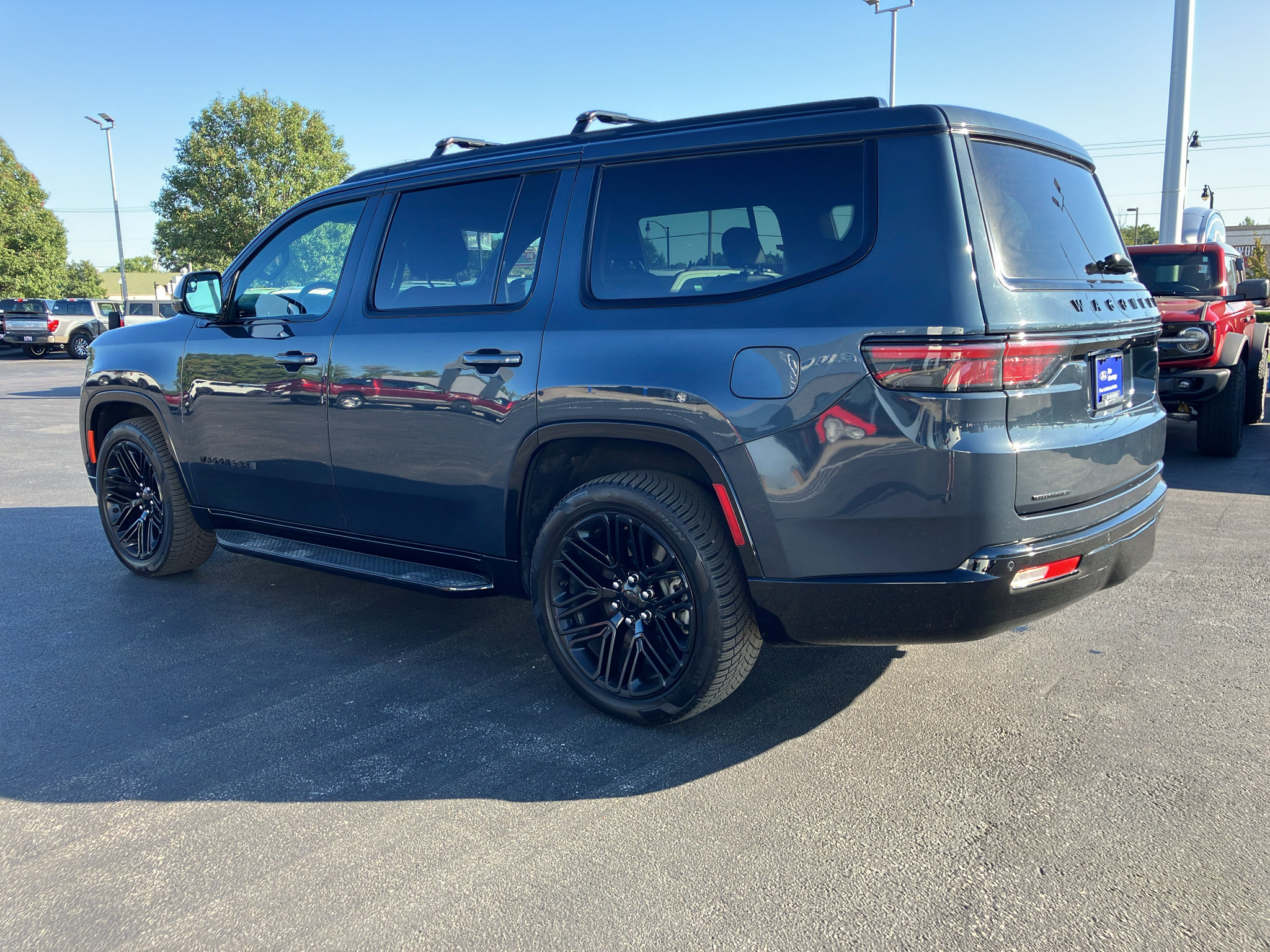 Used 2023 Jeep Wagoneer Series II AWD/4WD image 4
