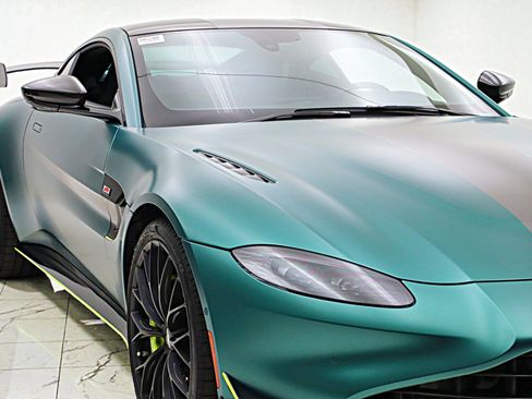 Used 2023 Aston Martin V8 Vantage Coupe image 20