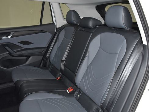 Used 2026 Volkswagen Tiguan SE FWD image 24