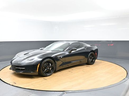 Used 2017 Chevrolet Corvette Stingray Coupe w/ 1LT RWD image 7