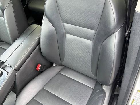 Used 2024 Nissan Rogue SV w/ SV Premium Package AWD/4WD image 23