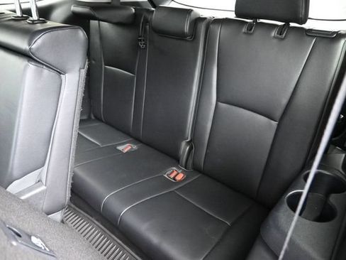 Used 2023 Toyota Highlander XLE AWD/4WD image 27