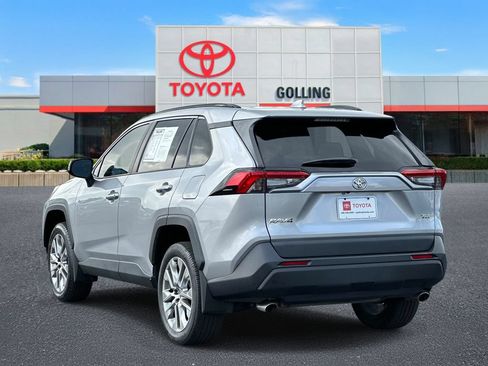 Used 2024 Toyota RAV4 XLE Premium FWD image 4