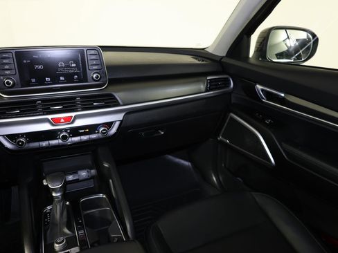 Used 2020 Kia Telluride LX FWD image 11