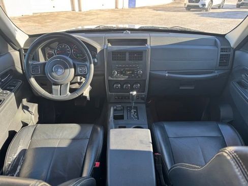 Used 2011 Jeep Liberty Sport image 18