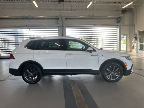 Used 2022 Volkswagen Tiguan SE image 6