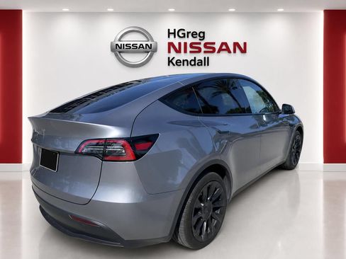 Used 2025 Tesla Model Y Long Range RWD image 4