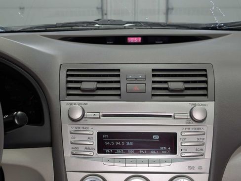 Used 2011 Toyota Camry LE w/ LE Extra-Value Pkg FWD image 18