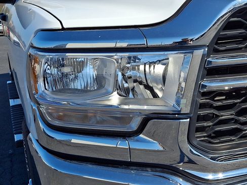 Used 2024 RAM 2500 Tradesman w/ Chrome Appearance Group image 9