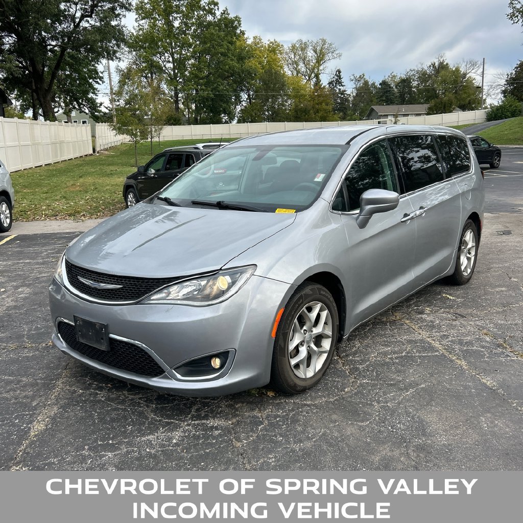 Used 2018 Chrysler Pacifica Touring Plus w/ Tire & Wheel Group FWD image 1