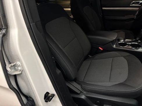 Used 2019 Ford Explorer XLT w/ Equipment Group 201A AWD/4WD image 22