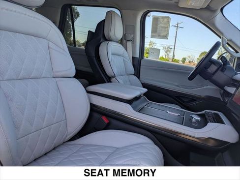 New 2026 Lincoln Navigator L Black Label AWD/4WD image 14