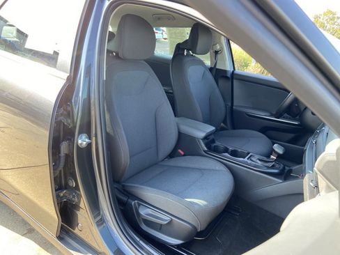 Used 2025 Kia K4 FWD image 20