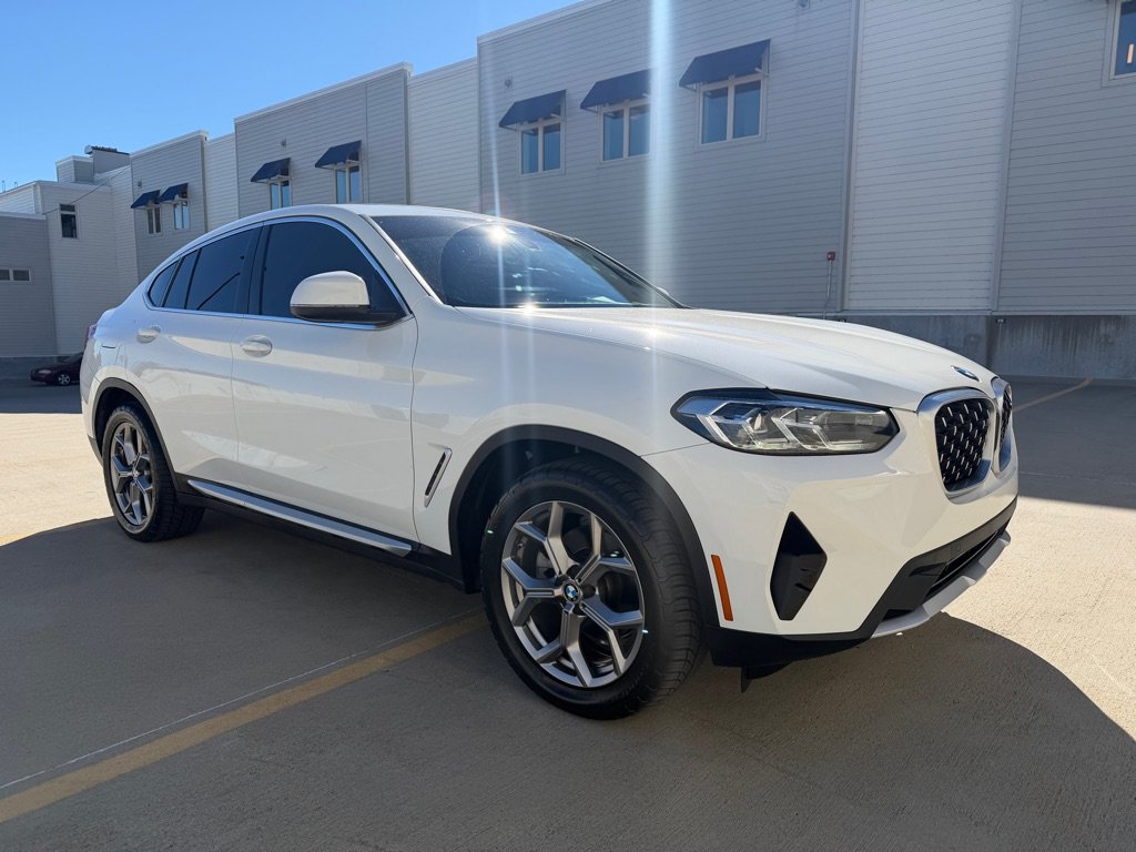 Used 2022 BMW X4 xDrive30i AWD/4WD image 1