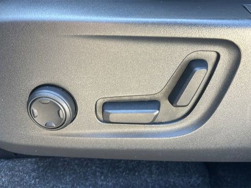 Used 2023 Volvo C40 P8 Recharge Ultimate image 18