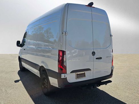 Used 2024 Mercedes-Benz Sprinter 3500 image 5