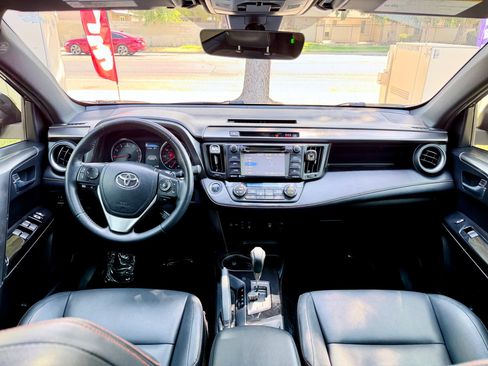 Used 2018 Toyota RAV4 SE AWD/4WD image 6