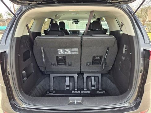 Used 2024 Kia Carnival LX image 7