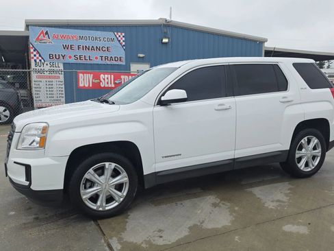 Used 2017 GMC Terrain SLE FWD image 1