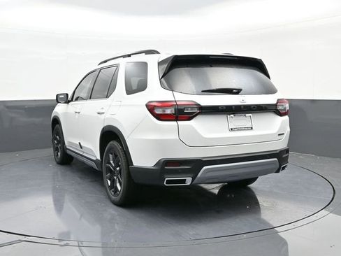 New 2025 Honda Pilot Touring image 8