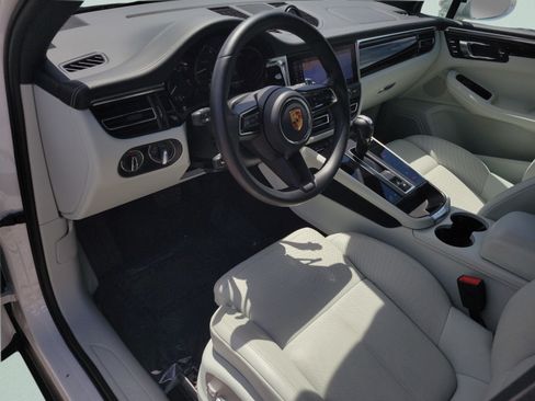 Used 2024 Porsche Macan AWD/4WD image 19