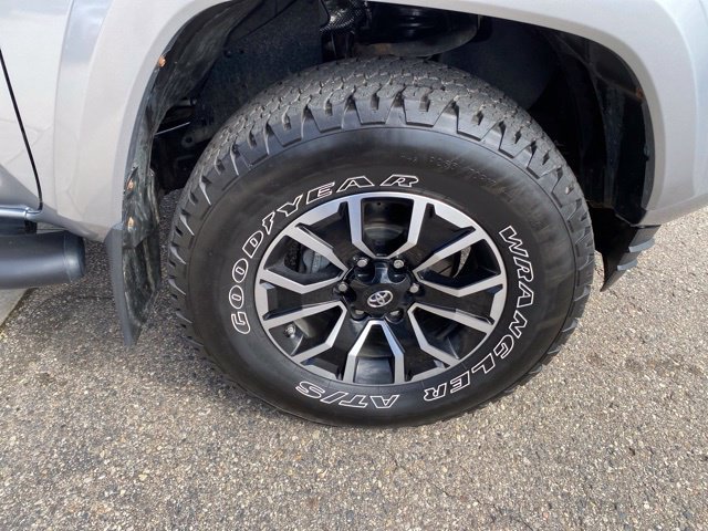 Used 2020 Toyota Tacoma TRD Sport w/ TRD Premium Sport Package AWD/4WD image 14