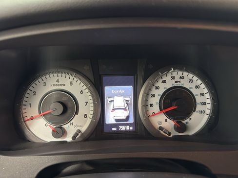 Used 2018 Toyota Sienna SE Premium FWD image 27