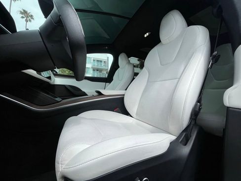 Used 2023 Tesla Model X image 15