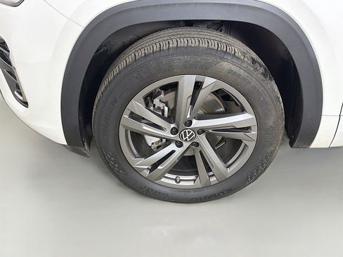 Used 2024 Volkswagen Atlas Cross Sport SEL R-Line AWD/4WD image 20