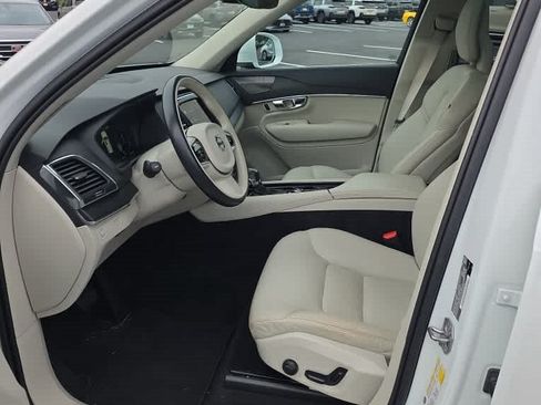Used 2020 Volvo XC90 T6 Momentum AWD/4WD image 5