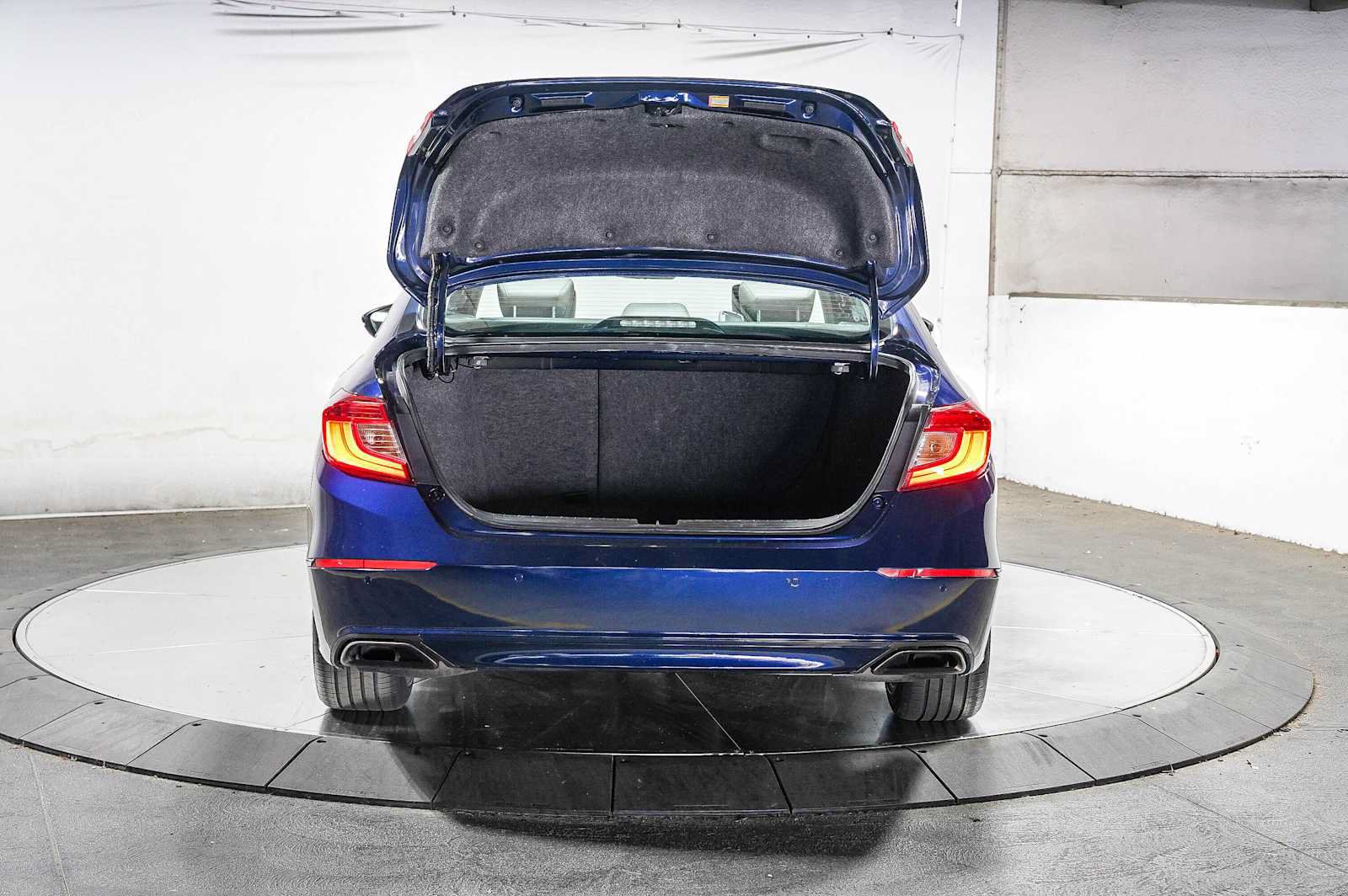 Used 2018 Honda Accord Touring image 27