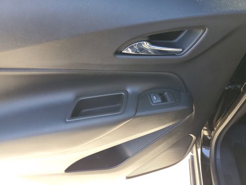 Used 2023 Chevrolet Equinox LT image 16