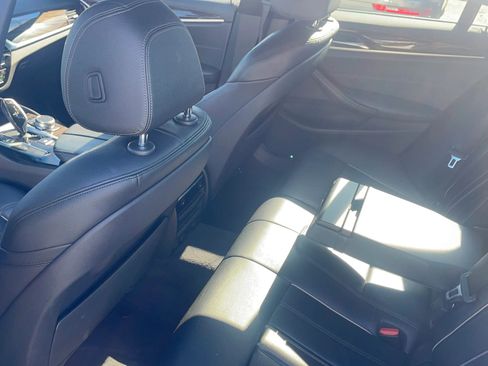 Used 2019 BMW 530e xDrive image 12