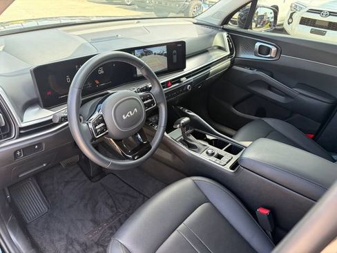 Certified 2025 Kia Sorento S FWD image 5