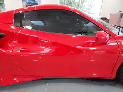 Used 2021 Ferrari F8 Tributo image 11