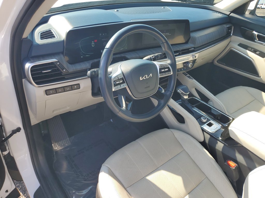 Used 2024 Kia Telluride EX w/ EX Captain's Chair Package FWD image 6