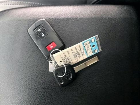 Used 2018 Toyota Tacoma TRD Sport AWD/4WD image 42