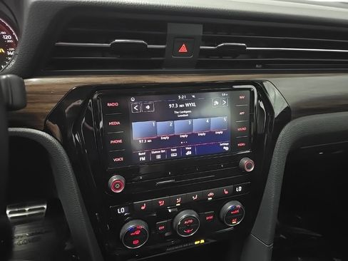 Used 2020 Volkswagen Passat 2.0T SEL image 26