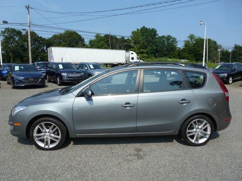 Used 2010 Hyundai Elantra SE FWD image 1