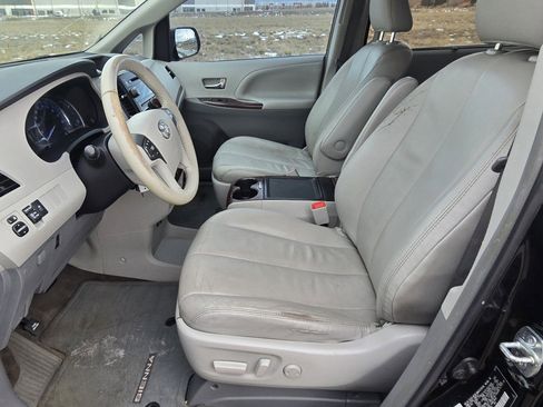 Used 2014 Toyota Sienna XLE image 11