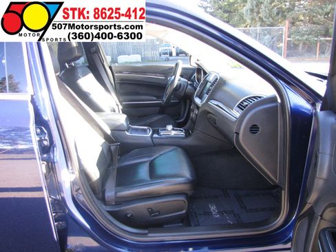 Used 2016 Chrysler 300 Limited image 18