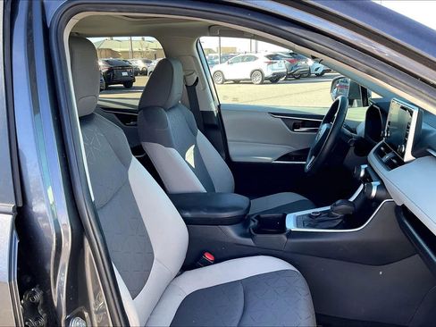 Used 2022 Toyota RAV4 XLE w/ Convenience Package image 8