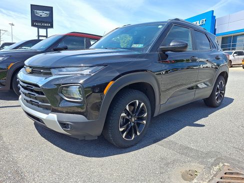 Used 2023 Chevrolet TrailBlazer LT w/ Convenience Package AWD/4WD image 3