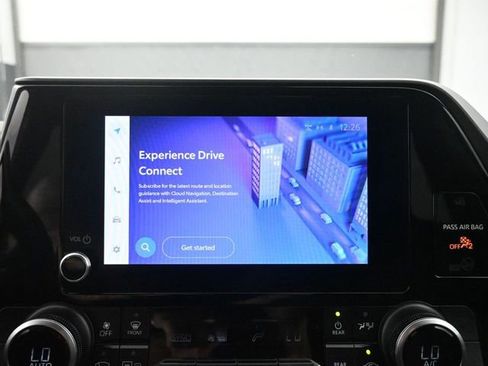 Used 2024 Toyota Highlander LE image 19