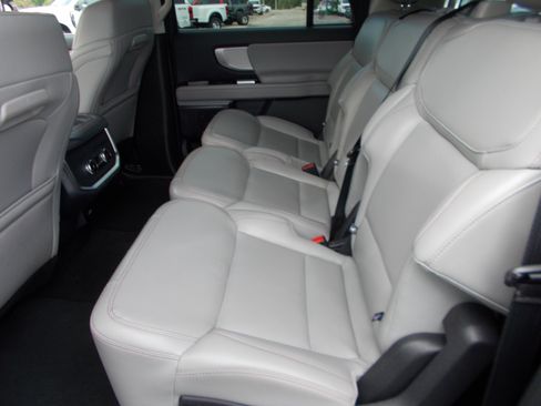 Used 2025 Ford Expedition Max Active AWD/4WD image 5
