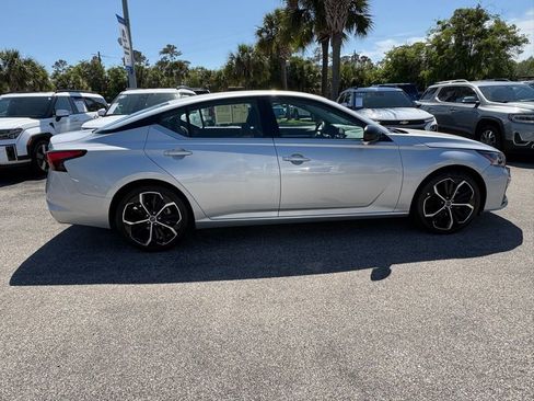 Used 2024 Nissan Altima 2.5 SR FWD image 8