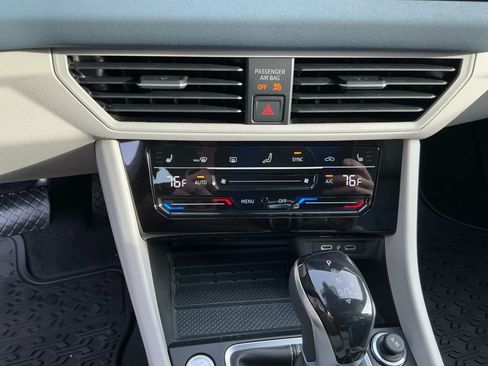 Used 2026 Volkswagen Jetta SE FWD image 17