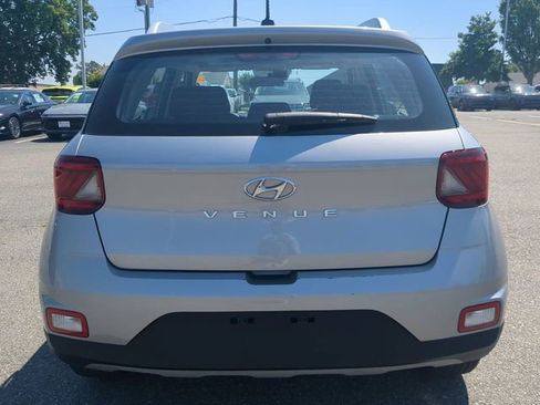 Used 2025 Hyundai Venue SEL FWD image 5