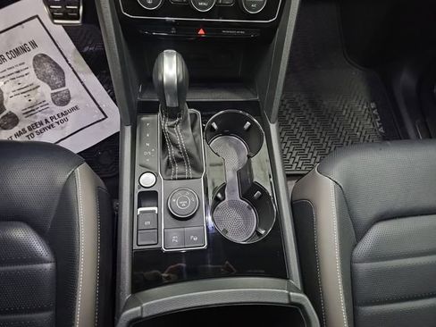 Used 2023 Volkswagen Atlas SEL Premium image 22