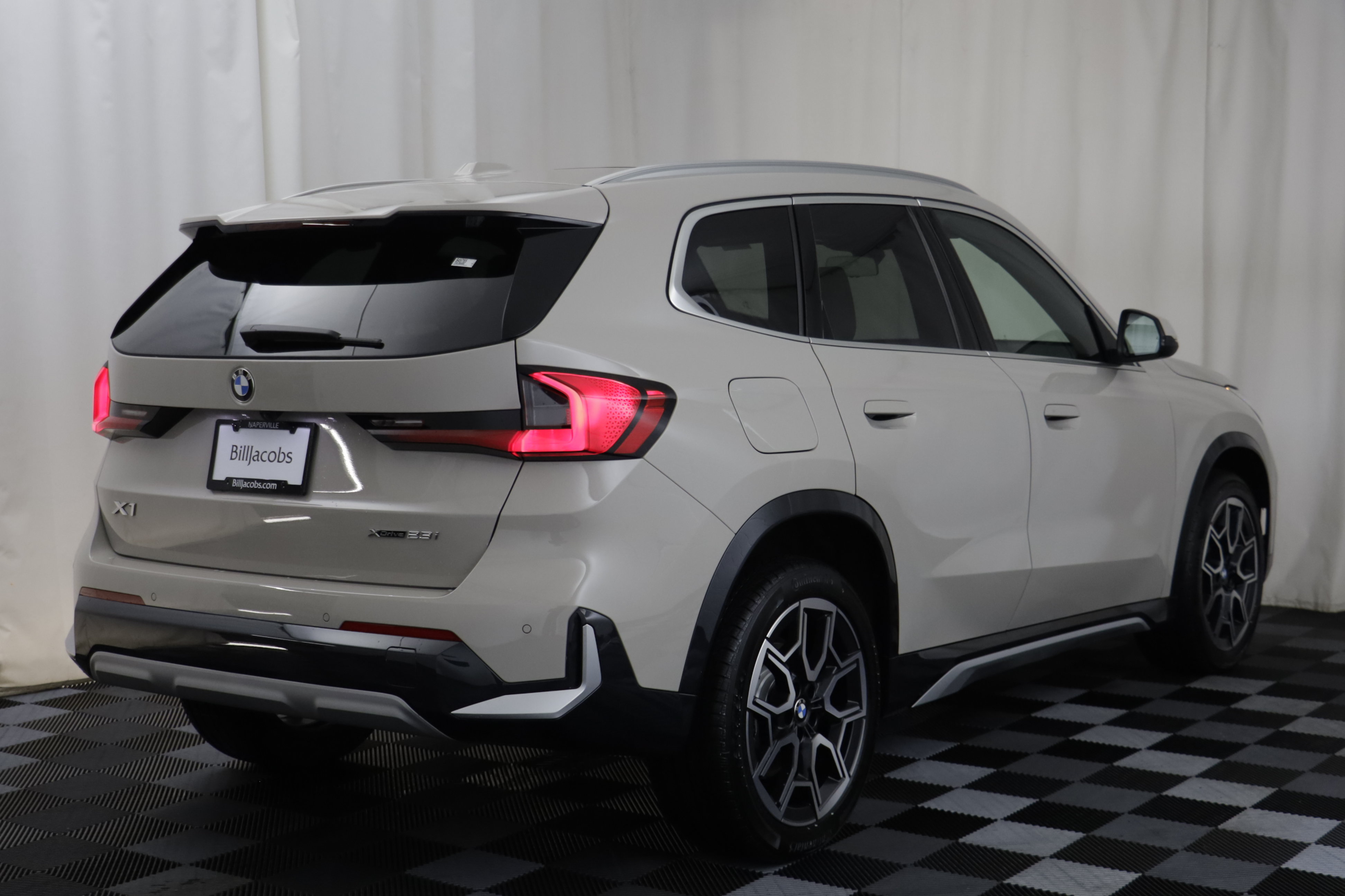 New 2027 BMW X1 xDrive28i AWD/4WD image 17